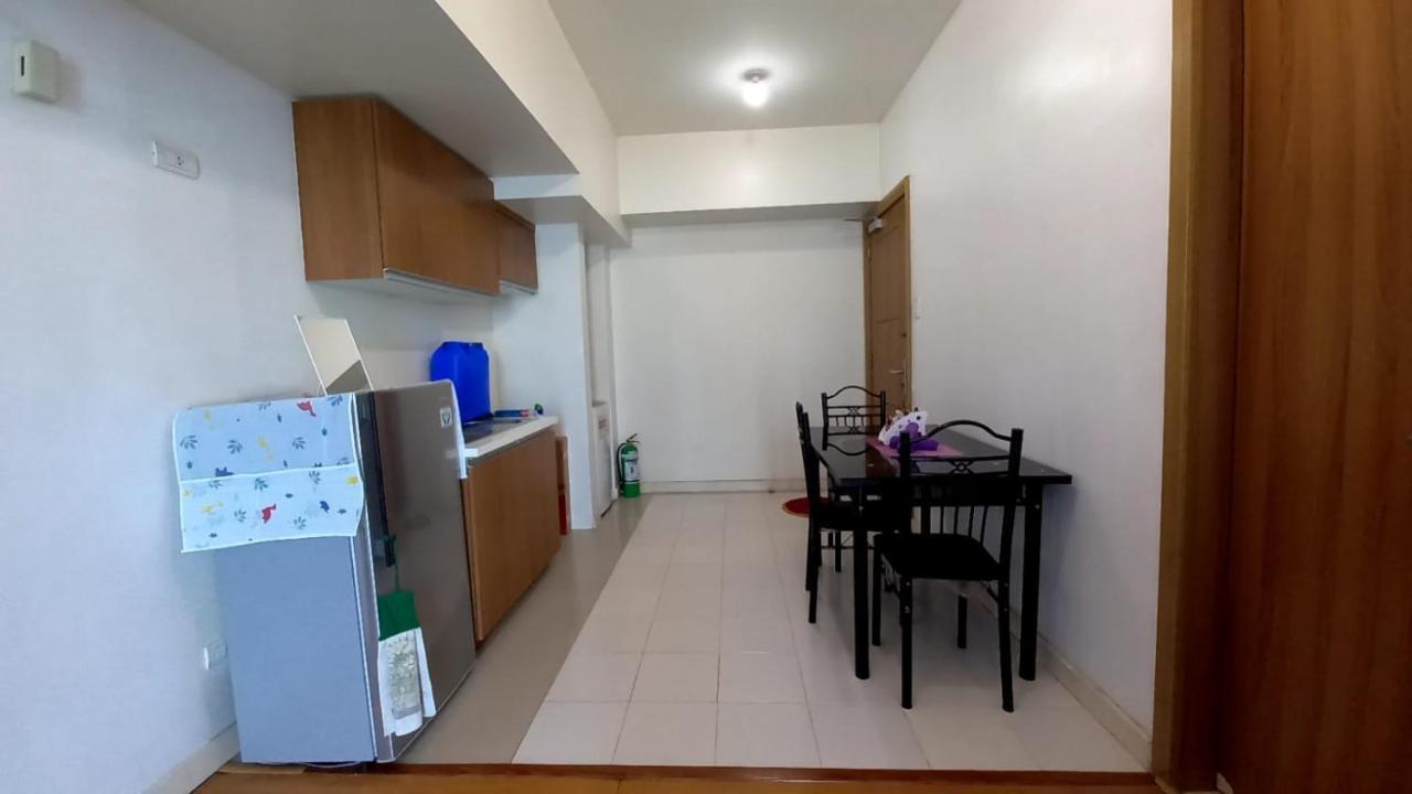 Johnstay Manila Bagian luar foto