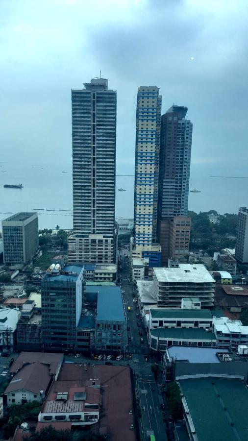 Johnstay Manila Bagian luar foto