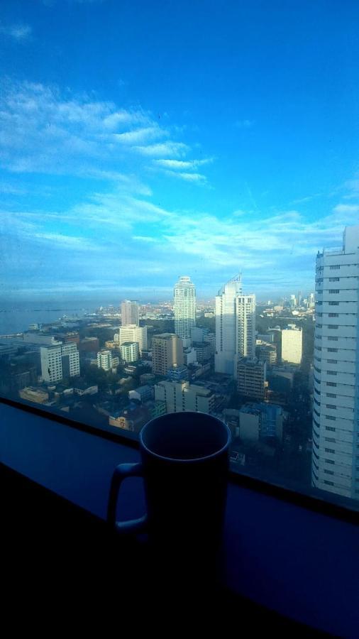 Johnstay Manila Bagian luar foto