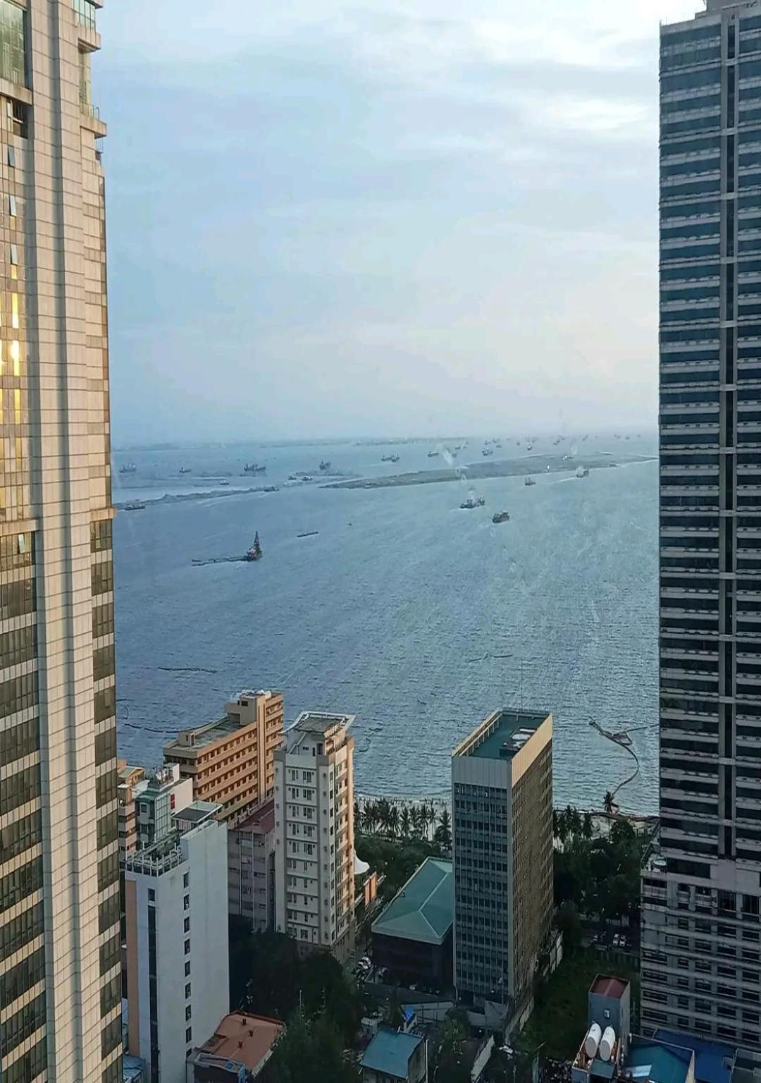 Johnstay Manila Bagian luar foto